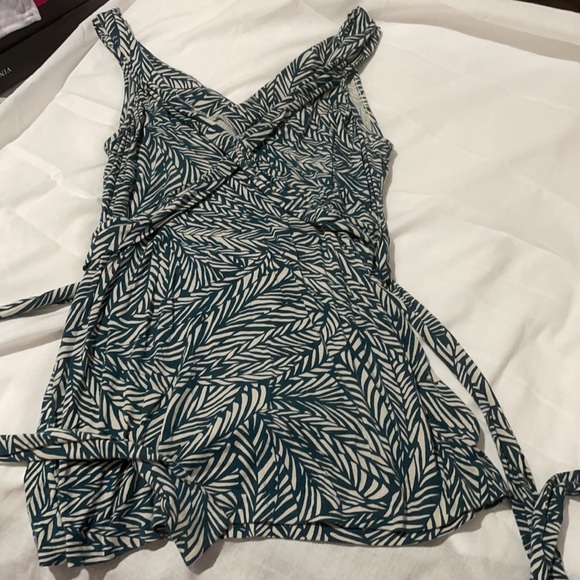 Banana Republic S teal/taupe wrap tie tank tropical jungle vibes print like
new - Picture 4 of 6